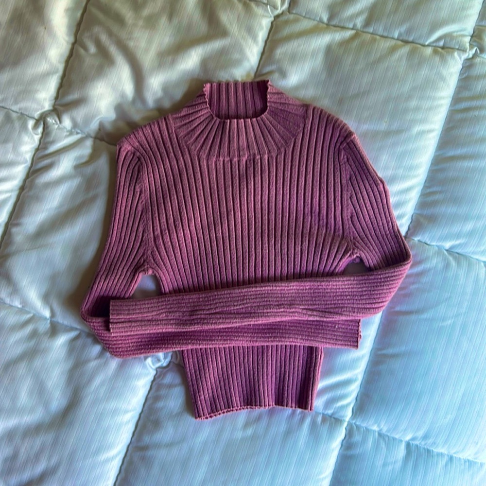 Kendall & Kylie x Pacsun — Size S — Ribbed Turtleneck Pink Sweater